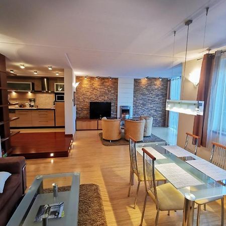 Uroczy Apartament Przy Deptaku Z Parkingiem. ポラニツァ・ズドゥルイ エクステリア 写真