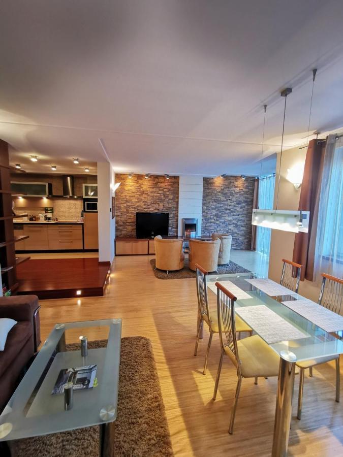 Uroczy Apartament Przy Deptaku Z Parkingiem. ポラニツァ・ズドゥルイ エクステリア 写真