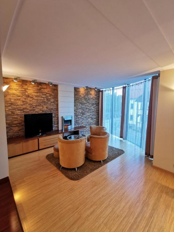 Uroczy Apartament Przy Deptaku Z Parkingiem. ポラニツァ・ズドゥルイ エクステリア 写真