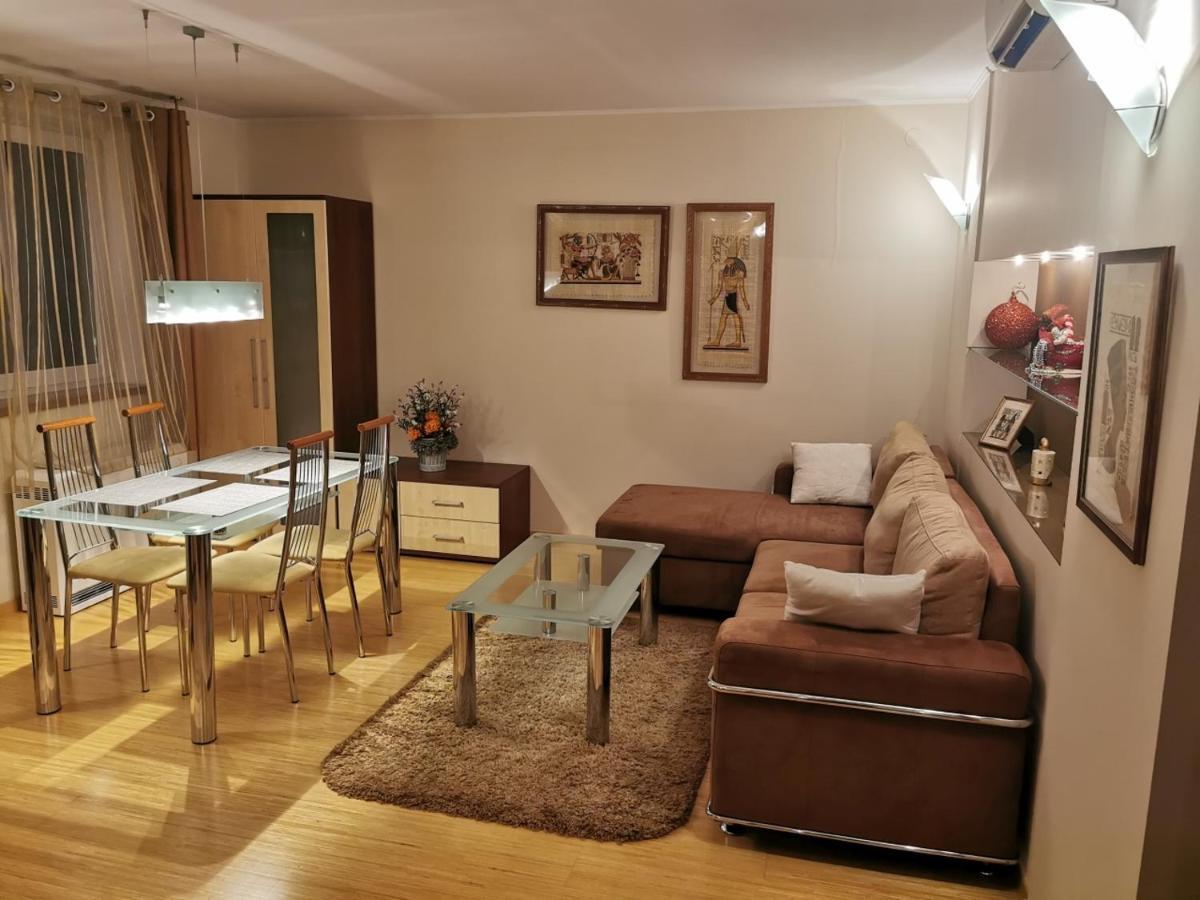 Uroczy Apartament Przy Deptaku Z Parkingiem. ポラニツァ・ズドゥルイ エクステリア 写真