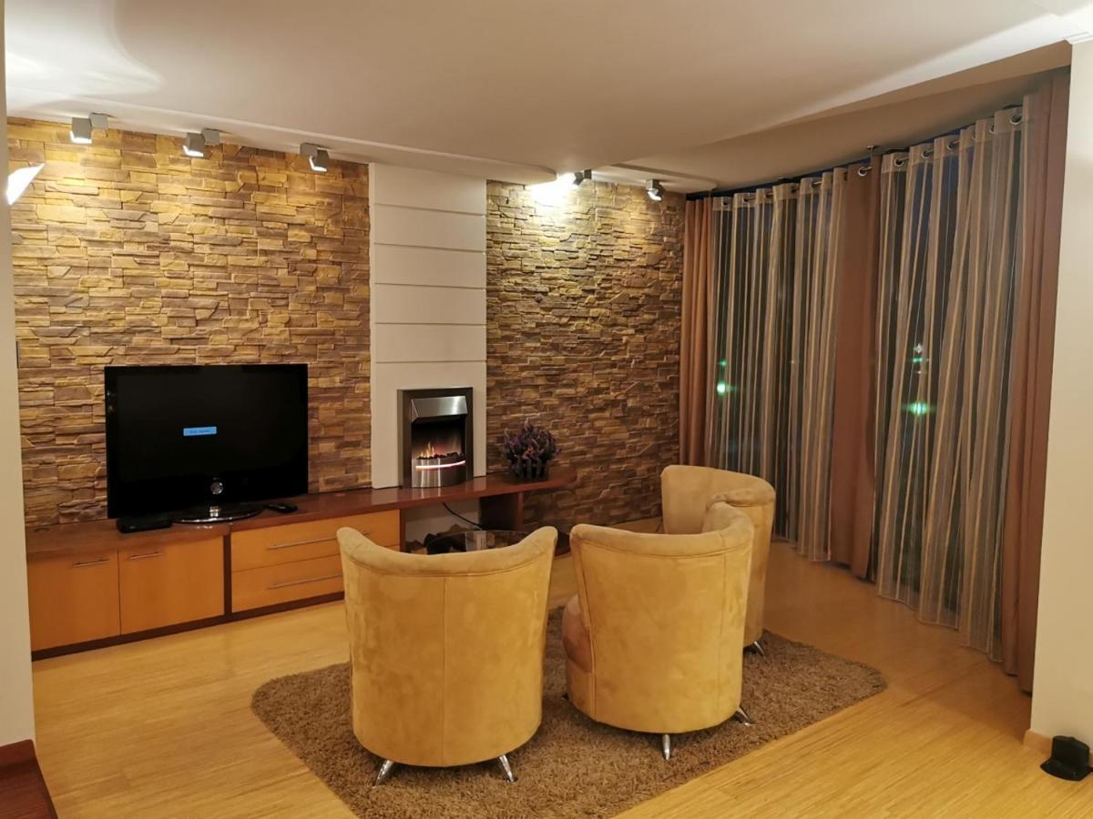 Uroczy Apartament Przy Deptaku Z Parkingiem. ポラニツァ・ズドゥルイ エクステリア 写真
