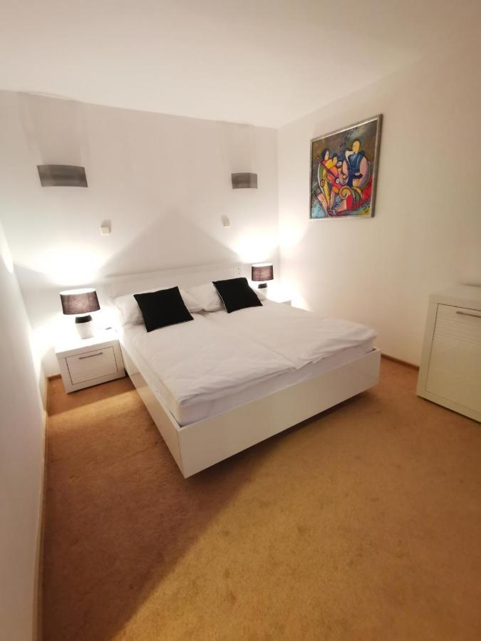 Uroczy Apartament Przy Deptaku Z Parkingiem. ポラニツァ・ズドゥルイ エクステリア 写真