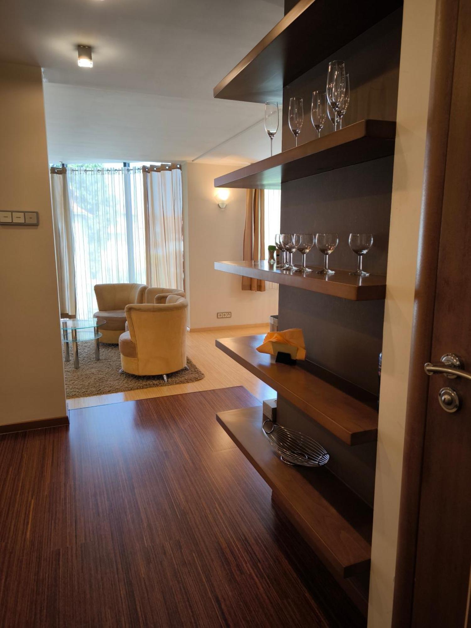 Uroczy Apartament Przy Deptaku Z Parkingiem. ポラニツァ・ズドゥルイ エクステリア 写真
