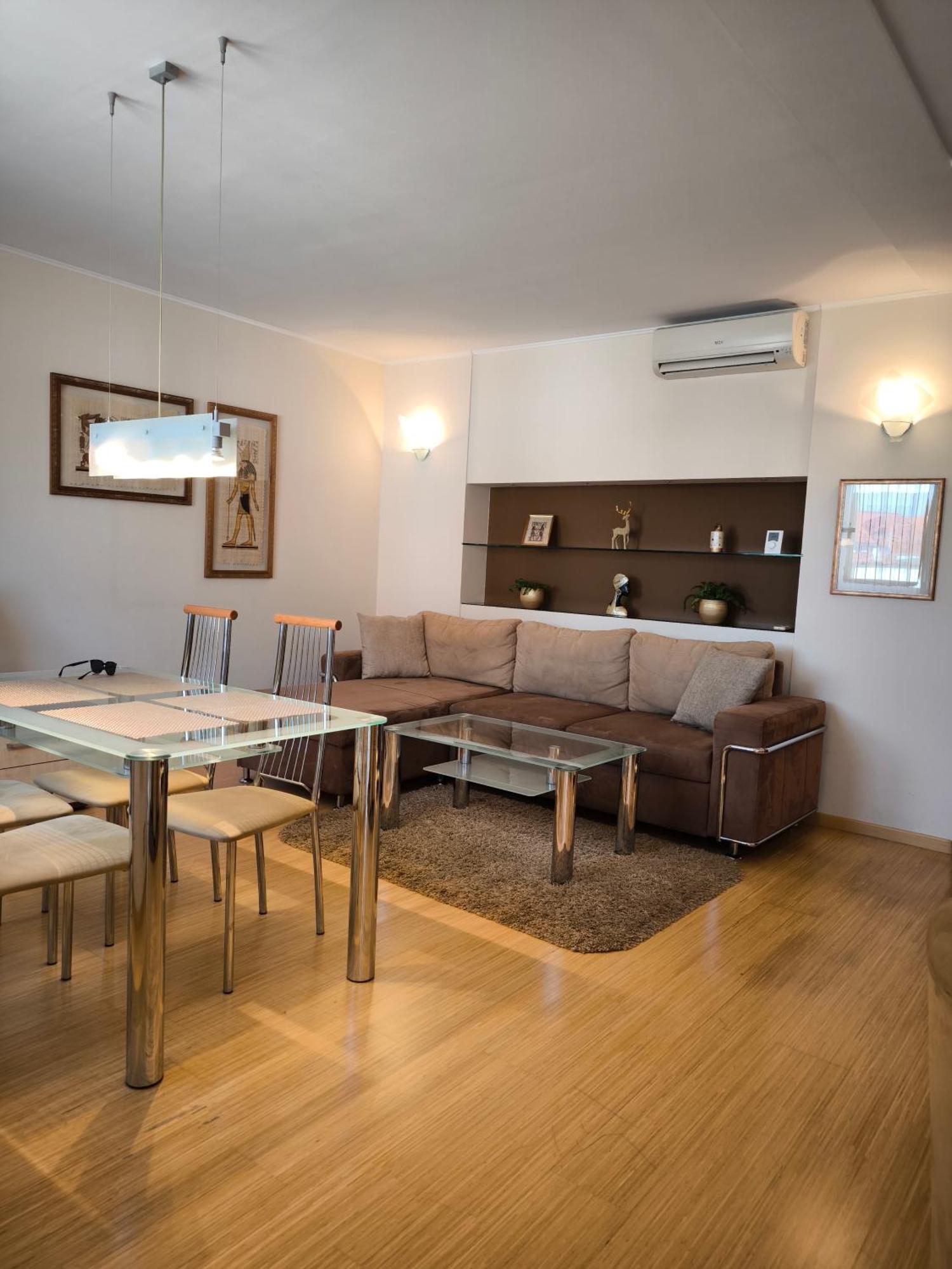 Uroczy Apartament Przy Deptaku Z Parkingiem. ポラニツァ・ズドゥルイ エクステリア 写真
