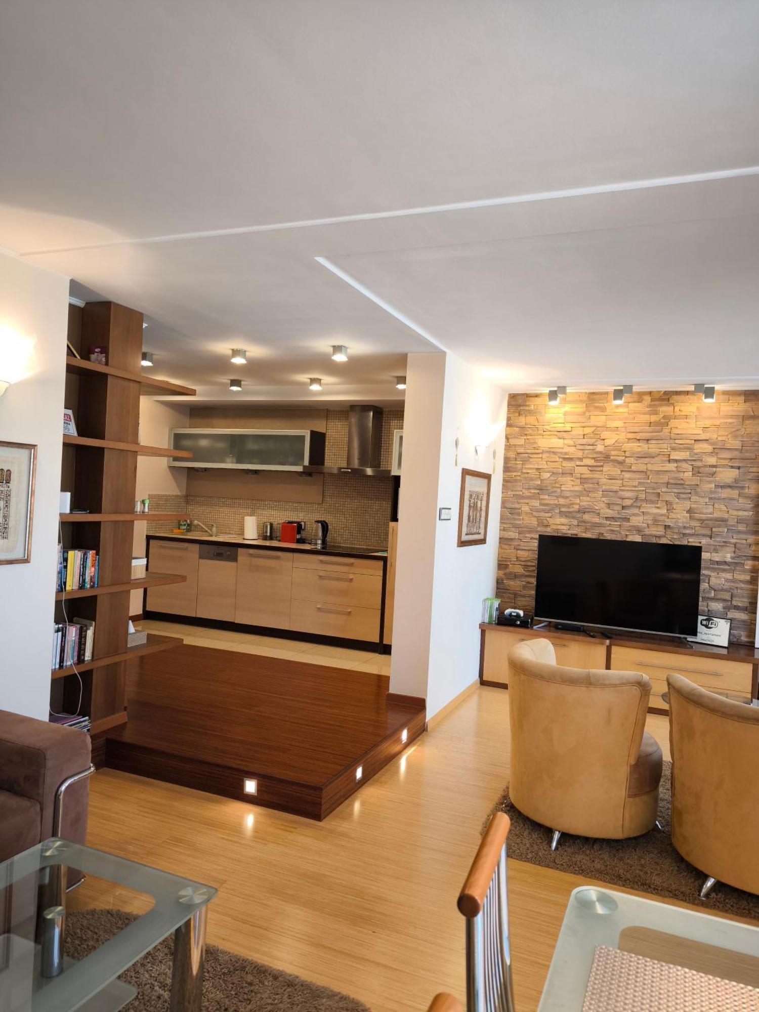 Uroczy Apartament Przy Deptaku Z Parkingiem. ポラニツァ・ズドゥルイ エクステリア 写真