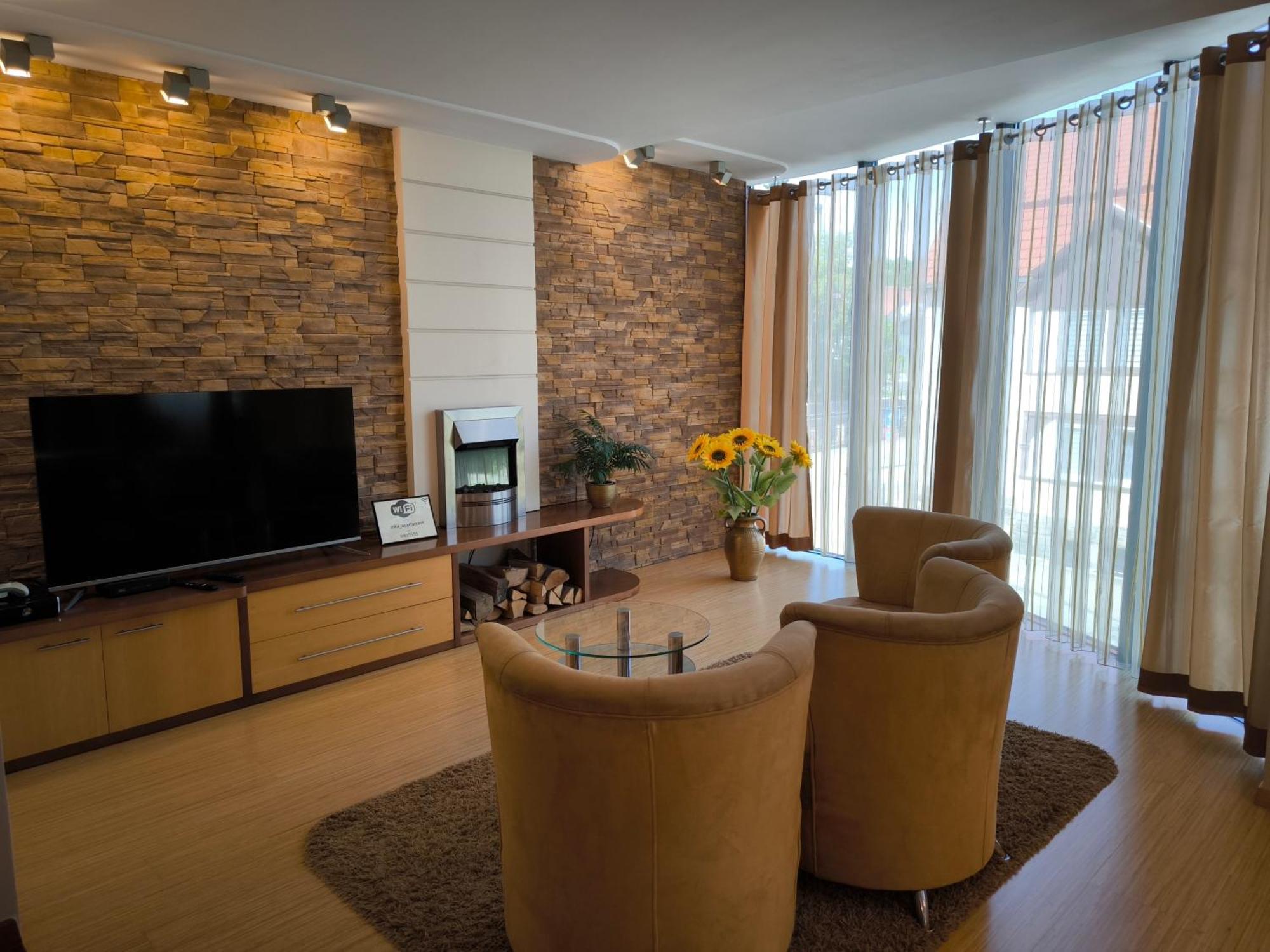 Uroczy Apartament Przy Deptaku Z Parkingiem. ポラニツァ・ズドゥルイ エクステリア 写真